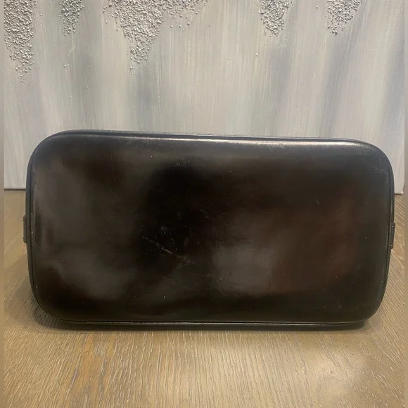 Louis Vuitton Monogram Alma PM (VI0946)        12.6 X 9.8 X 6.3 inch deep - Picture 7 of 15